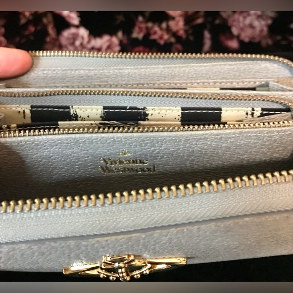 Vivienne Westwood Gray Orb Clutch With Gold Tone Hardware Clutch - Picture 14 of 14